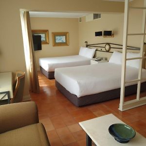 Suites Del Bosque Hotel